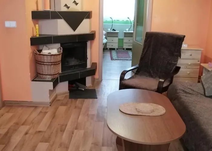 Lägenhet Plne Vybaveny 2+1byt S Balkonem A Koji Pro Kola A Lyze. *
