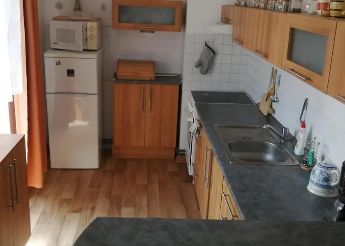 Lägenhet Plne Vybaveny 2+1byt S Balkonem A Koji Pro Kola A Lyze. *